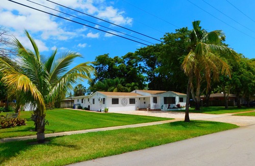 Pompano Beach House | 2HOMES Side By Side,8Bedroom,6.5 Bath,14Beds,32,000 Sq ft land, Team Discount!