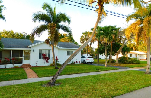 Pompano Beach House | 2HOMES Side By Side,8Bedroom,6.5 Bath,14Beds,32,000 Sq ft land, Team Discount!
