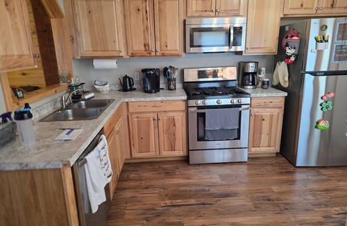 Mayfield House | 3 Bedroom house near the Great Sacandaga Lake - Sleeps 8+ Full bsmt w game room!