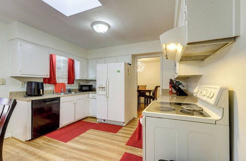 Stone Mountain House | 3 Mi to Stone Mountain Park: Quiet Family Getaway