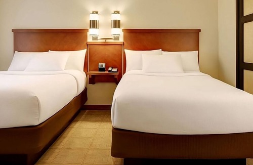 Gwinnett Place Hotel | 3 Pet-friendly Units! Pool Access and Free Parking & Breakfast Included!