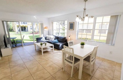 Mission Bay Apartment | 320B - Boca Retreat w/Pool, Parking, Near Evert Tennis & Shops