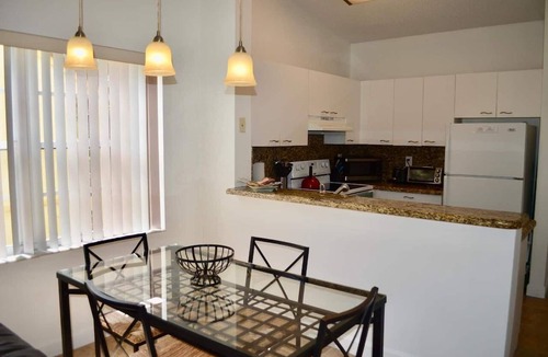 Mission Bay Apartment | 320D - Boca Retreat w/Pool, Parking, Near Evert Tennis & Shops