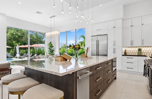 Delray Beach House | 335 | Walk to the Ave | Sleeps 25 | Pool & Spa | FreeBee Zone | by DelrayNightly
