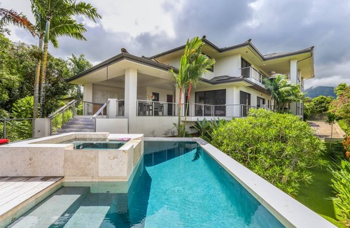 Princeville House | 372 m² House ∙ 4 bedrooms ∙ 8 guests