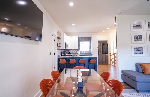 East Lake House | 3bd/2bth, Putting Green, Walk to Restaurants!
