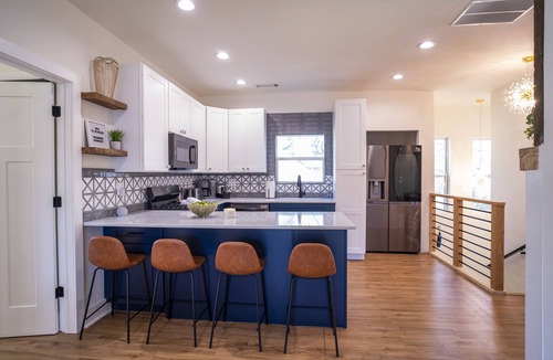 East Lake House | 3bd/2bth, Putting Green, Walk to Restaurants!