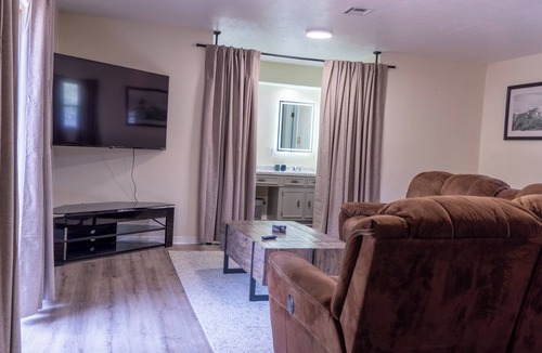 Southeast Houston House | 3Bdrm/Game Room Home/Great Overall Location/5 Min from Hobby Airport