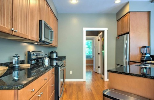 Kenilworth House | 3BR/2.5BA - 1,777 sq ft - Fully Furnished, Pet-Friendly, Deluxe Amenities