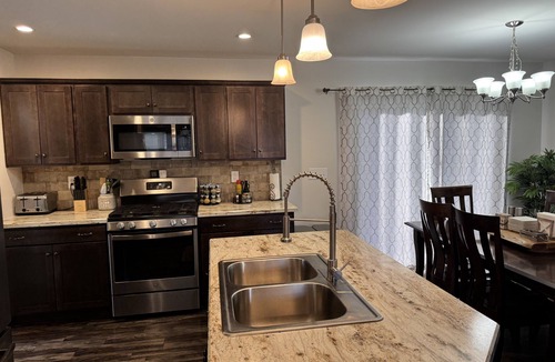 Town of Jerusalem Cottage | 3BR Cottage Deck with Fire Table & Grill EV Charger Wi-Fi