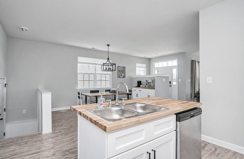 Hampton House | 4 Bedroom Cottage - 5 Minutes from both beaches