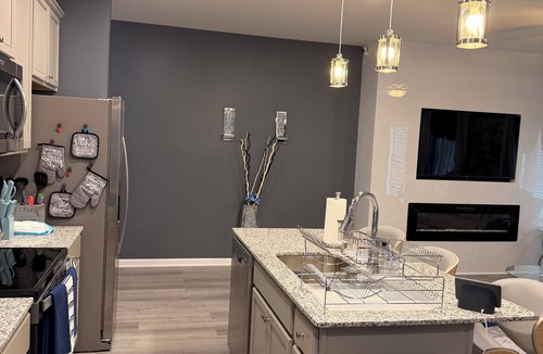Stockbridge House | 4-BR townhome Luxury Retreat with Backyard Oasis Stockbridge/CommunityPool
