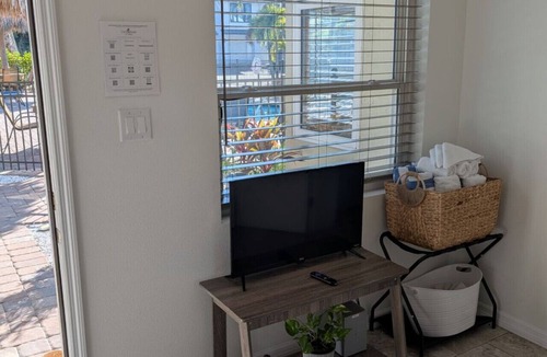 Siesta Key Hotel | #4-Junior Suite-2 Queen beds, 3min walk to Beach, Heated Pool on site, Sleeps 4