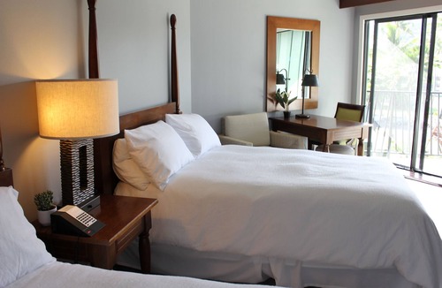 Hanamaulu Resort | 4 Star Beachfront Resort. AC. Lanai. Restaurant. Pool. Gym. Spa.