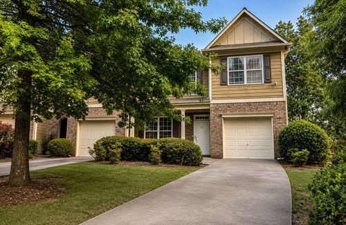 Church Street House | 4BR Home with calif king bed Sleeps 10, Gym near Airport