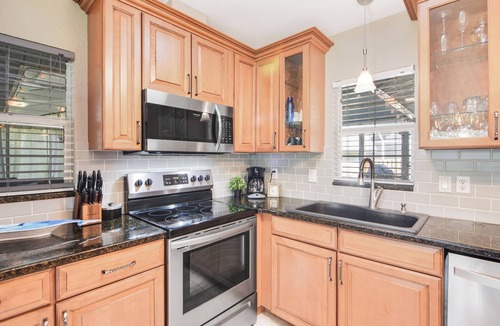 Florida Shores House | 4BR Mango Tree House. Private Pool. Minutes to New Smyrna Beach & Dinning