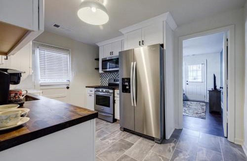 East Side House | 5 min Grant park with Fenced Yard Parking Pet Friendly