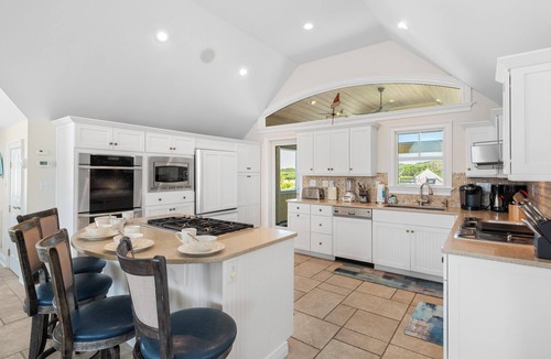 Bald Head Island House | (5B,5.5BA, 1K, 3Q, 2TW, Sleeps 10, 2 golf carts-6&4 passenger, PET FRIENDLY!