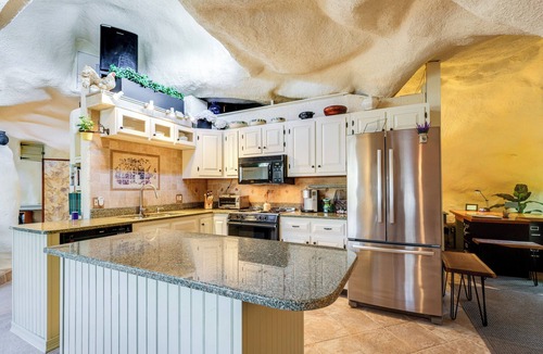 Sandgate Cottage | < 6 Mi to Arlington: 'whimsical Stone Abode!'