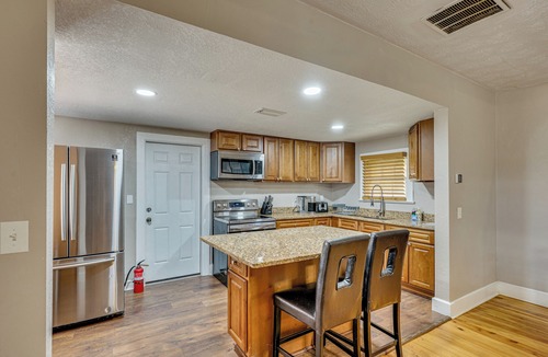 Southside House | 6 Mi to Downtown Jax! Modern Family Home