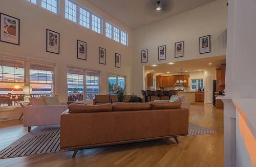 Saratoga Springs House | 7 Bedroom Lake House W/2 Bunk Bed Cottage & Pool