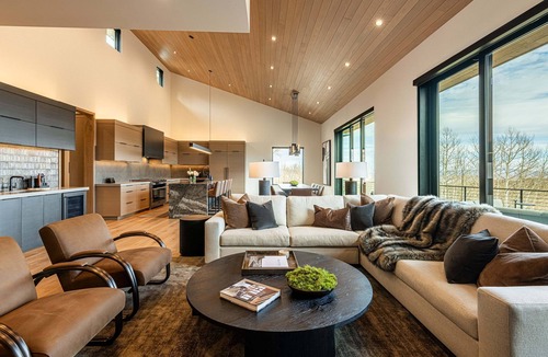 Empire Pass House | 7BR Deer Valley Retreat with home theater and hot tub + short 3 minute walk to ski in/ski out