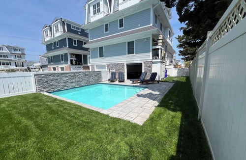 Avalon House | 8beds-5Bedroom 10 beach chairs private pool outdoor bonus room with pool table