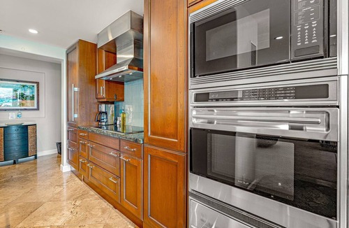 Kaanapali Condo | 8th Floor 2BR Corner Suite with Oceanview Balcony