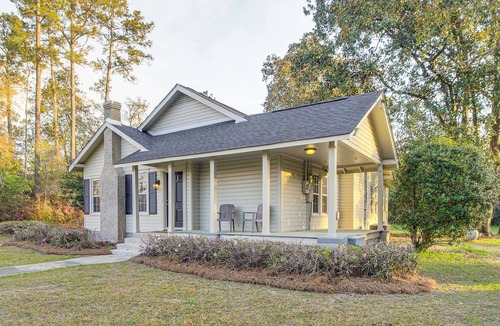 Dover House | 9 Mi to Georgia Southern University: Family Escape