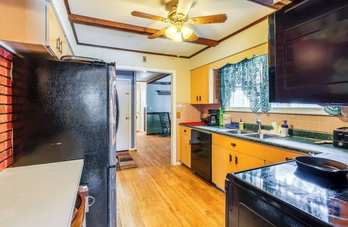 Queensbury Cottage | 9 Mi to Lake George Village: Home in Queensbury