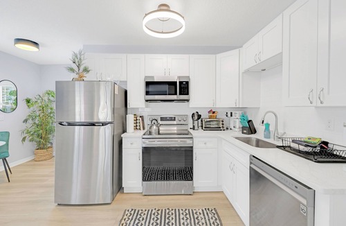 Southbank House | 921- Saddle Up San Marco, Spacious, Pets Ok, Large Living Space