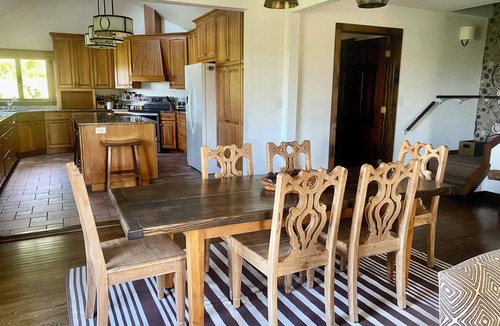 Chatham House | A BEAUTIFUL 3 BEDROOM/2.5 BATH HILLTOP HOME IDEAL FOR GREAT ESCAPES,