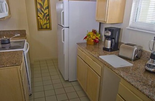 Bayview Condo | A BEAUTIFUL OCEANFRONT RESORT, 2BDRM, Full Kitchen, wifi, pool & bar, fitness