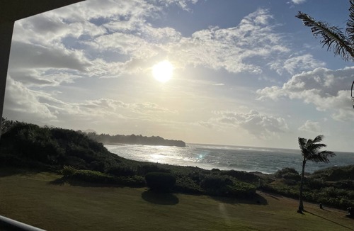 Bayview Condo | A BEAUTIFUL OCEANFRONT RESORT, 2BDRM, Full Kitchen, wifi, pool & bar, fitness