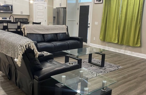Enterprise House | A Cozy Crisp Stay