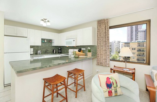 Waikiki Condo | A Repeat Guest Favorite! Great location! FREE Parking & Wi-Fi, Pool & more!