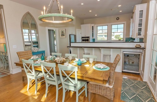 South Beach House | A Soft Landing is a fantastic, dog-friendly four-bedroom, 3.5-bathroom oceanfront retreat.