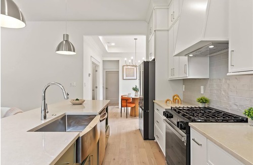 Edgewood House | A welcoming space for nurses, business travelers, and families between homes.
