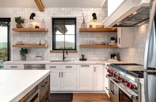 Kamas House | Abode at Journey's End, hot tub, fire pit, lake access, estate
