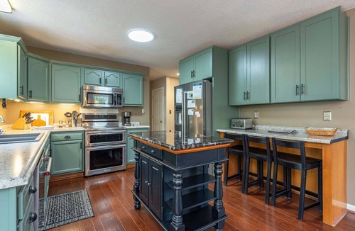 Black Mountain House | Abundant Peace | Montreat Home with Fire Pit, Gas Grill & Mountain Views!