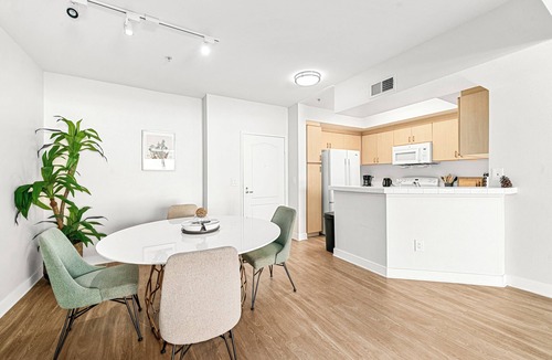 Marina del Rey Apartment | Acacia' Waterfront Full Marina View Walk to Beach Pool Gym Jacuzzi And Sauna