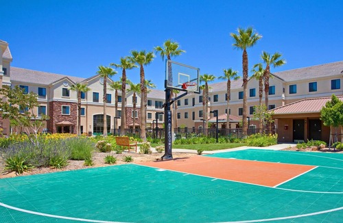 Palmdale Apartment | Accessible Studio w/Walk-In Shower, Palmdale