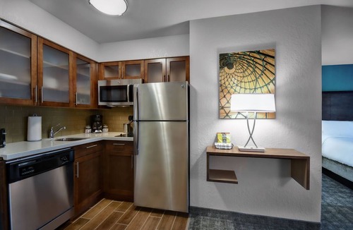 Holland Apartment | ADA Studio w/Tub | Near Lake Michigan Beaches