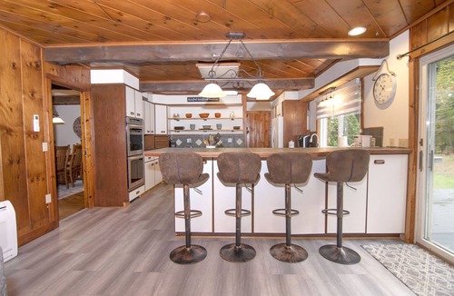 Lake George House | Adirondack 4bed 2bath Cottage close to the village with Hot Tub