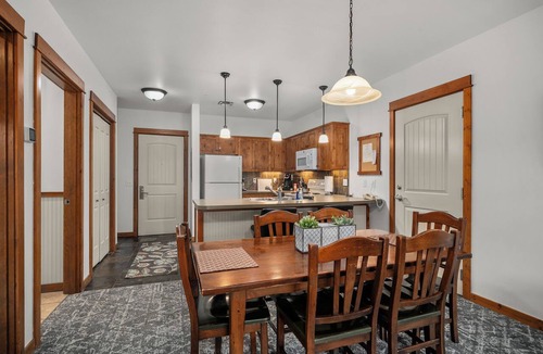 Kellogg Condo | Adjoining studio also available - Gondola View!