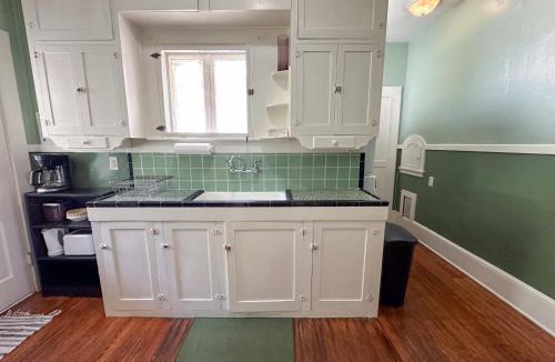 Gainesville House | Adorable 1920s home near UF stadium sleeps 10