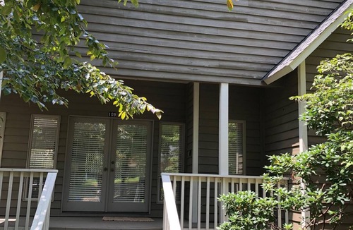 Sunset House | Affordable 3 Bed House Pet friendly! Close to Clemson! Boat slip included!