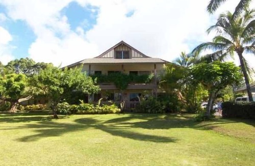 Princeville Apartment | Air Conditioned Upstairs Studio w/RESERVED PARKING; Pool, -WIFI-Walk to Beach