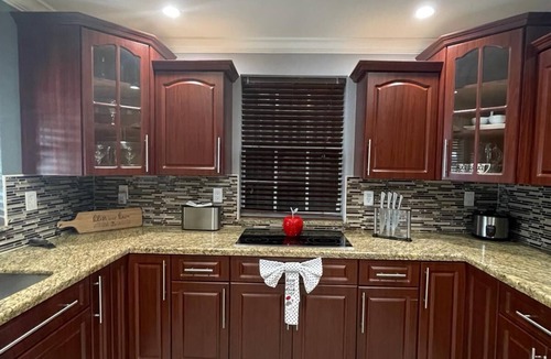 Greenacres House | amazing catch close2airport hot tub full outdoor kitchen