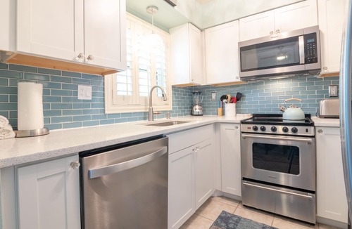 Holmes Beach House | Anna Maria Beach Place #5. Directly Across Street From The Beach With Pool.